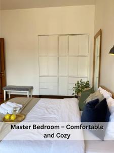 Spacious Old Town Apt, 3 Rooms, Sleeps 6-7