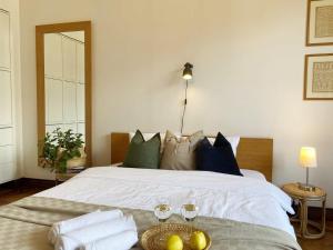 Spacious Old Town Apartment, 3 Rooms, Free Parking, Sleeps up to 7