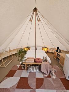 Glamping Zeeland Boho Bell tent