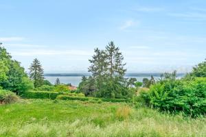 Studio, meublé, jolie terrasse, parking gratuit