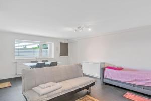 Studio, meublé, jolie terrasse, parking gratuit