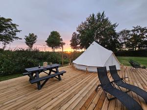Glamping Zeeland Boho Bell tent