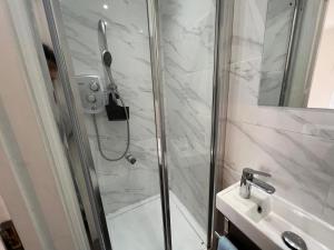 Small Studio Flat Uxbridge Road