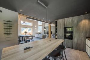 Chalets Chalet mitoyen - Jacuzzi - Cousinade I : photos des chambres