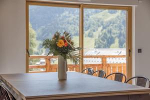 Chalets Chalet mitoyen - Jacuzzi - Cousinade I : photos des chambres