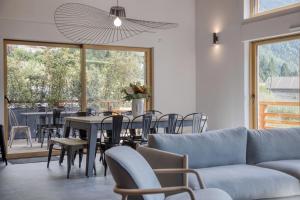 Chalets Chalet mitoyen - Jacuzzi - Cousinade I : photos des chambres