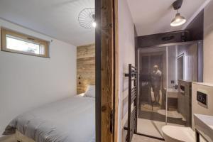 Chalets Chalet mitoyen - Jacuzzi - Cousinade I : photos des chambres