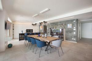 Villa Grace with Pool on the Lake