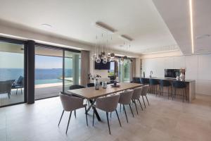 Villa Grace with Pool on the Lake