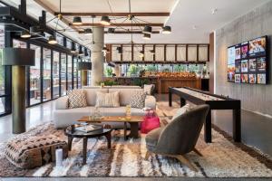 Moxy Boulder University