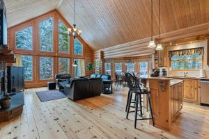 Fiddler Lake Resort - Deer 16