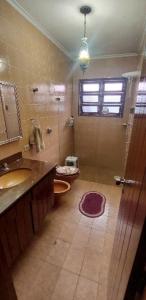 Casa com piscina -100 metros da praia.