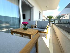 Rosa Holiday Villa - Sea View & Private Parking