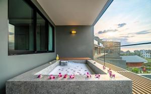 Deluxe apartment with sea view and jacuzzi