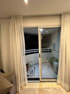 Studio Saint Charbel com vaga e varanda - rua do Hospital Sírio Libânes