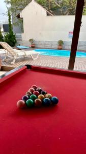 Piscina e Sinuca CASA Beto Carrero a 500m do Parque 1 suite e 2 quartos 3bwc a 300m da Praia churrasqueira e estacionamento privado