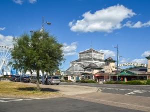 Gable End Coastal Retreat