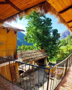 POSADITA LOS ALAMOS estamos en San Isidro a 8km pasando Iruya se hace caminando y también consulte el servicio de vehículo hasta el mes de Diciembre lea atentamente la descripción