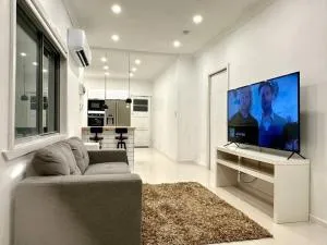 Home from Home in Brighton - Strathpine