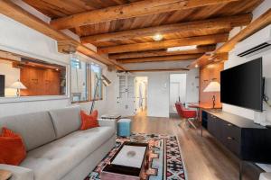 Scenic Santa Fe Downtown Escape