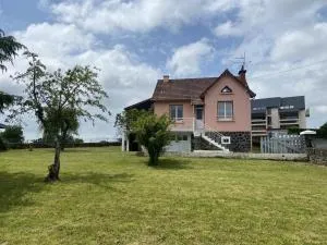 Maison rénovée avec jardin, proche du Parc des Volcans d'Auvergne, idéale pour randonnées et détente - FR-1-742-564 - Chalvignac