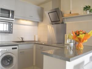 Appartement Climatisé avec Loggia et Parking Proche Port - Fréjus - FR-1-226A-181