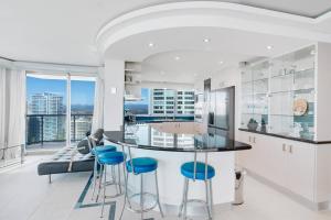 Ultimate Surfers Beachfront 2B