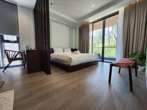 Phòng Có Giường Cỡ King Với Ban Công (King Room with Balcony)