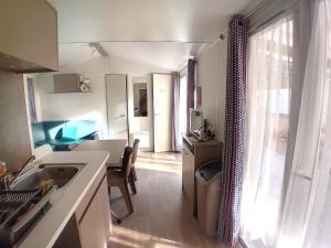2-bedroom mobile home sleeps 4