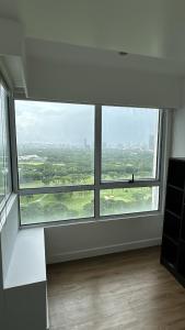 Best Sunset and Golf Course View BGC 2BR