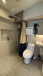 Best Sunset and Golf Course View BGC 2BR