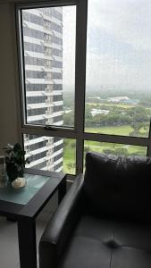 Best Sunset and Golf Course View BGC 2BR