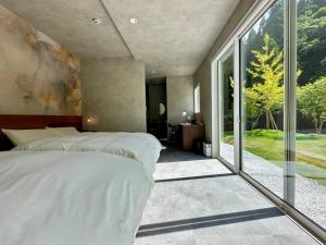 LOCA THE JUNPU Moroyose