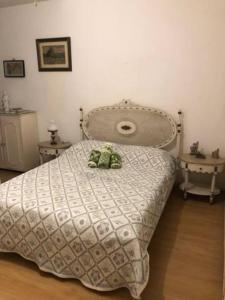 Lindo quarto com cama de casal em Copacabana