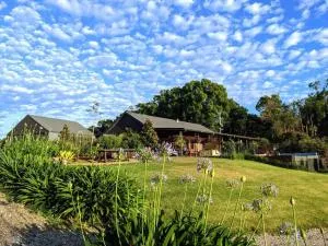 Samsara Farm Cottage - Stunning hinterland oasis - Goonellabah