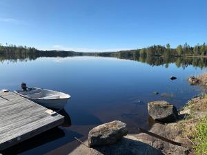 Cozy cottage by the lake, Charlottenberg