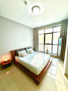 Luxury Corniche Residence 2 BHK pool gym wifi sea front
