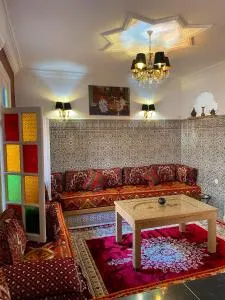 Dar LGHZAL Expérience Client Primée 2025 -Tradition, Charme Sahraoui et Berbère en bord de mer avec Jardin, Piscine, fontaine et Jacuzzi, Exclusivité pour Familles et Groupes au cœur de Rabat - Océan