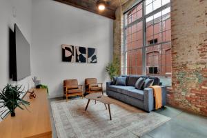 Workers Paradise, Pool, Gym, 5 mins to DT GVL