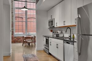 Workers Paradise, Pool, Gym, 5 mins to DT GVL