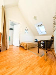 JACUZZI professionel Les pieds dans leau plage à 50 m