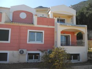 Two-Bedroom Apartment with Sea View - Split Level