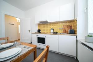 65 SQM Apartment - 2 Schlafzimmer - Balkon - Küche