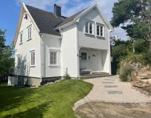 Nydelig fritidsbolig med sjøutsikt - Eydehamn