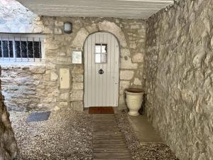 Charmante petite maison à Murs