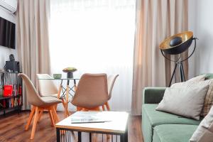 Oradea City Center Apartment Near Aquapark with Jacuzzi & Parking