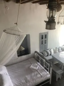 TaVLaDo Cycladic house - Asprópirgos