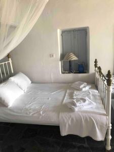 TaVLaDo Cycladic house