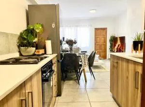 Suburban Suites at The Reeds - Rooihuiskraal