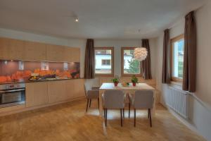 Deluxe Apartment mit Balkon und 2 Schlafzimmern